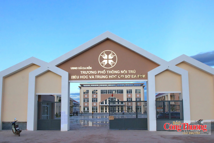 Những ngôi trường nội trú vùng biên được xây dựng khang trang