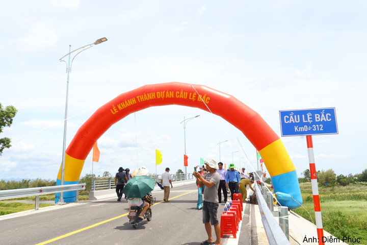 Cầu Lệ Bắc cùng hệ thống đường dẫn có chiều dài khoảng 687m, với tổng mức đầu tư 93 tỷ đồng.