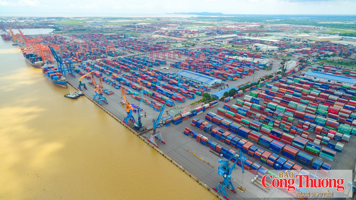 8 tháng, kim ngạch xuất khẩu hàng hóa của Việt Nam ước đạt 374 tỷ USD.
