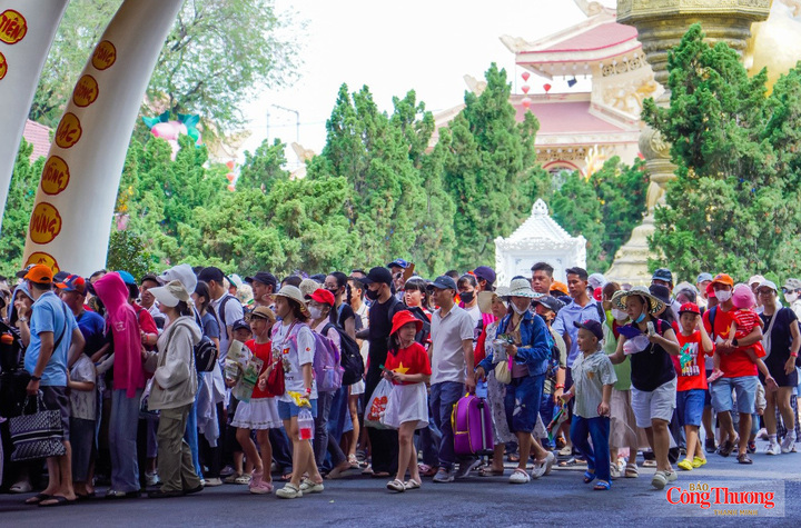 TP. Hồ Chí Minh: Các điểm vui chơi, văn hóa thu hút khách dịp 2/9 - 8