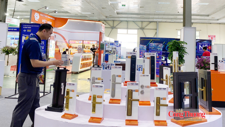 Công ty CP khóa Việt - Tiệp tham gia Hội chợ Triển lãm Sản phẩm công nghiệp chủ lực Hà Nội năm 2025.