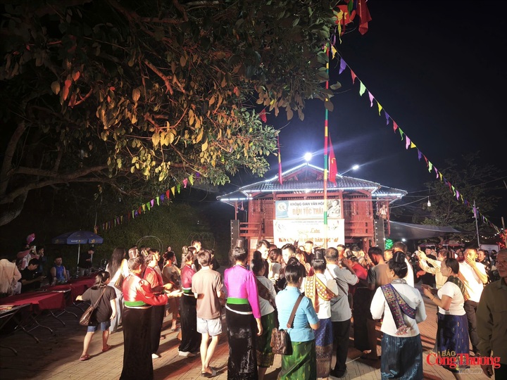 Múa xòe của dân tộc Thái