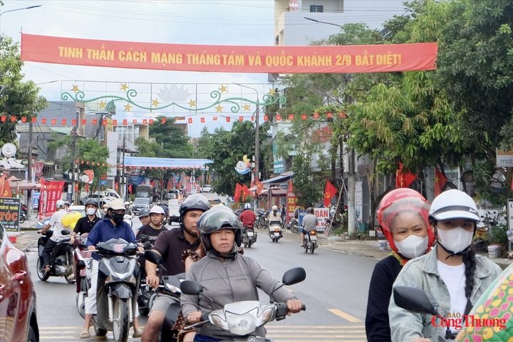 Người dân và du khách khắp mọi nơi đổ về tham dự Tết Độc lập 2/9 tại Than Uyên, Lai Châu.