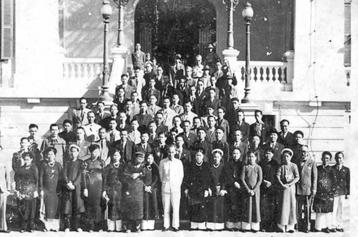Chủ tịch Hồ Chí Minh gặp gỡ giới Công Thương Hà Nội ngày 18/9/1945. Ảnh: Tư liệu