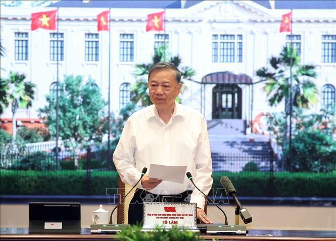 Tổng Bí thư, Chủ tịch nước Tô Lâm phát biểu chỉ đạo tại cuộc làm việc với Đảng ủy Chính phủ và các cơ quan liên quan về tình hình thực hiện chính sách an sinh xã hội, hỗ trợ người yếu thế. Ảnh: Thống Nhất/TTXVN
