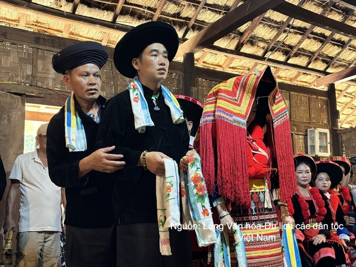 Lễ cưới là một trong những sinh hoạt văn hóa tín ngưỡng quan trọng nhất trong đời sống của người Dao đỏ.