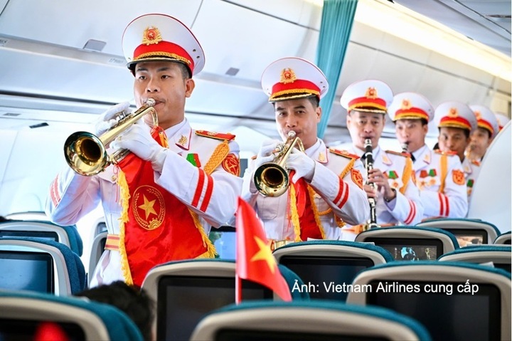 Giai điệu mừng Quốc khánh vang lên trên chuyến bay Vietnam Airlines - 13