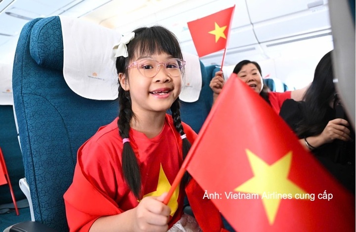 Giai điệu mừng Quốc khánh vang lên trên chuyến bay Vietnam Airlines - 14