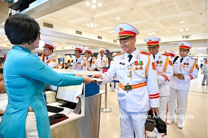 Giai điệu mừng Quốc khánh vang lên trên chuyến bay Vietnam Airlines - 2