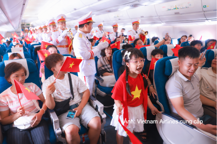 Giai điệu mừng Quốc khánh vang lên trên chuyến bay Vietnam Airlines - 15