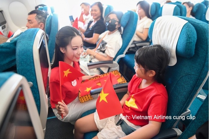 Giai điệu mừng Quốc khánh vang lên trên chuyến bay Vietnam Airlines - 7