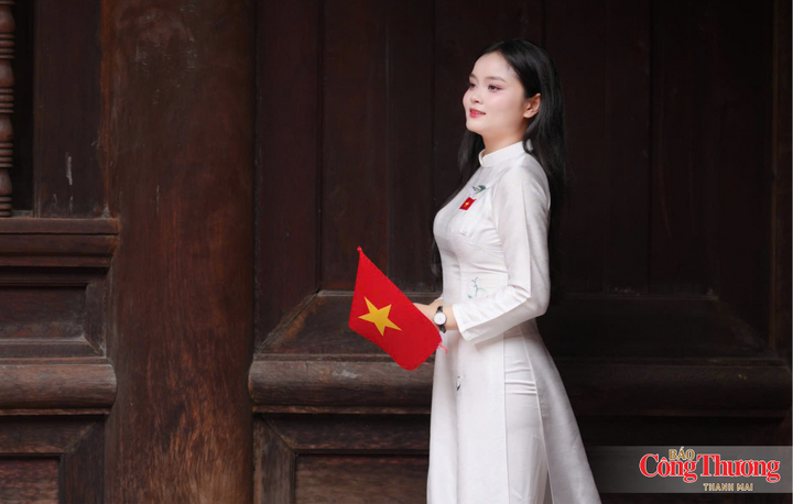 Bạn trẻ thể hiện tình yêu quê hương, đất nước và niềm tự hào trong ngày lễ lớn.