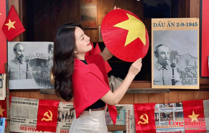 Chị Kim Hiếu chọn những quán cà phê trang trí cờ hoa để ghi lại những khoảnh khắc đặc biệt.