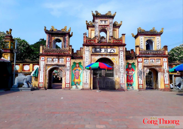 Đền Đồng Bằng thuộc xã Đồng Bằng (tỉnh Hưng Yên) là nơi phụng thờ Đức Vua Cha Bát Hải Động Đình.