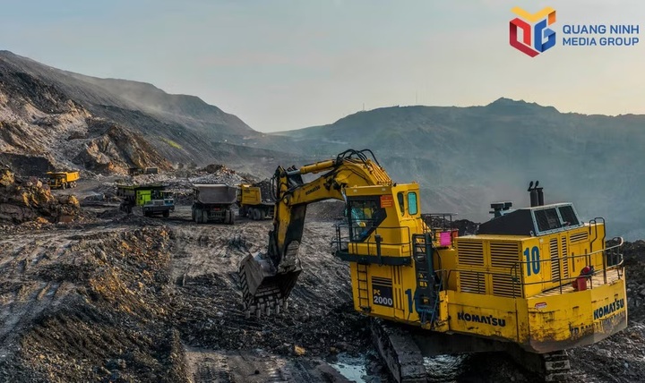 Thành phố Quảng Ninh hướng tới chuyển đổi từ mô hình tăng trưởng “nâu” sang “xanh”; hiện đại hóa ngành than, phát triển công nghiệp chế biến, chế tạo, công nghệ cao, năng lượng sạch, logistics.