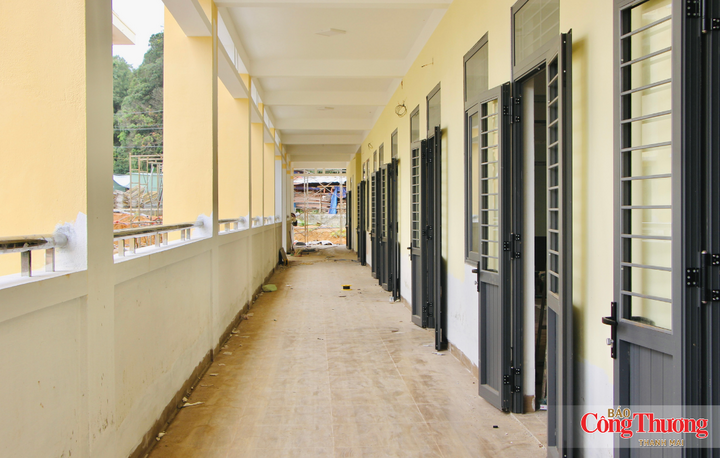Đây không chỉ là ngày khai giảng một năm học mới mà còn là thời khắc đánh dấu một công trình giáo dục đặc biệt tại các xã biên giới được đưa vào sử dụng.
