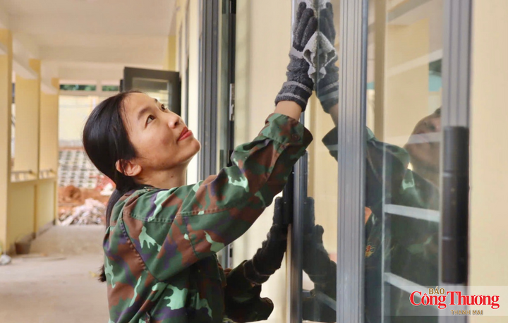 Cùng với các nhà thầu, hàng trăm cán bộ, chiến sĩ quân đội, công an cũng được huy động hỗ trợ tại các công trường. Tổng cộng 819 cán bộ, chiến sĩ được duy trì tại 7 điểm trường, tùy tình hình từng địa bàn để bố trí lực lượng phù hợp.