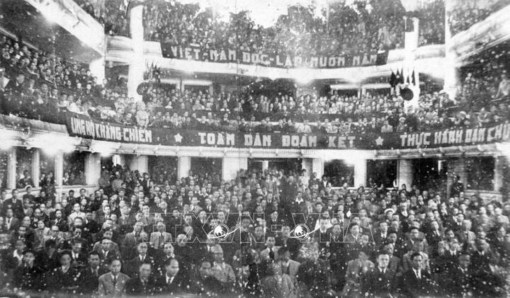 Quang cảnh buổi khai mạc kỳ họp thứ nhất, Quốc hội khoá I, ngày 2/3/1946. Trong 333 đại biểu trúng cử Quốc hội khóa I, 11% là các nhà giới Công Thương