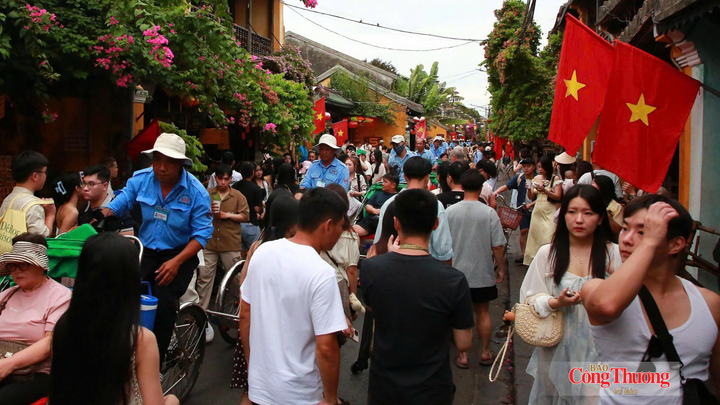 Phố cổ Hội An là điểm đến thu hút hàng chục nghìn lượt khách tham quan, du lịch trong kỳ nghỉ lễ Quốc khánh 2/9.