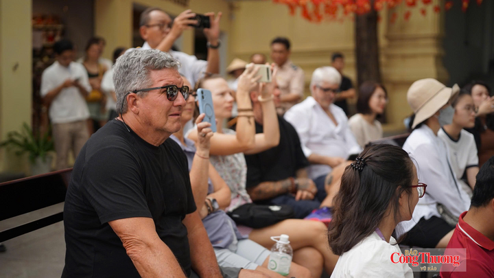 Ông Alex Kramer (du khách Brazil) cho biết, ông và gia đình đã đến tham quan khu đền tháp Mỹ Sơn, di sản văn hóa thế giới và nay đến Bảo tàng Điêu khắc Chăm thưởng thức những điệu múa và tìm hiểu kỹ hơn về các hiện vật nghệ thuật điêu khắc Chăm.