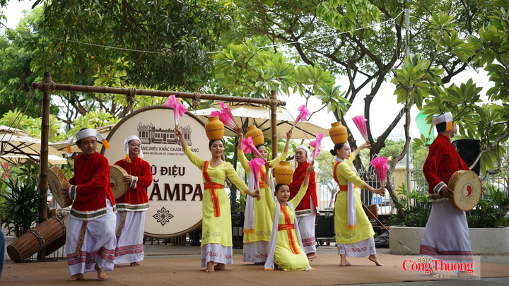 Bà Lê Thị Thu Trang, Giám đốc Bảo tàng Điêu khắc Chăm Đà Nẵng cho biết, đơn vị định hướng đưa chương trình nghệ thuật "Vũ điệu Champa" thành sự kiện định kỳ vào sáng ngày 15 và 30 hằng tháng, bắt đầu từ tháng 8/2026.