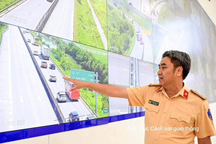 Lực lượng Cảnh sát giao thông khai thác hệ thống giám sát, thiết bị kỹ thuật nghiệp vụ để kịp thời xác minh, xử lý các hành vi vi phạm.
