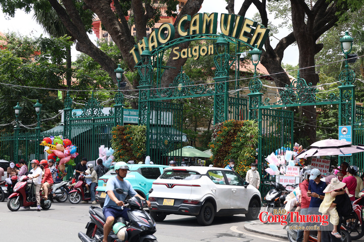 Thảo Cầm Viên cũng trở thành điểm vui chơi được nhiều gia đình lựa chọn.