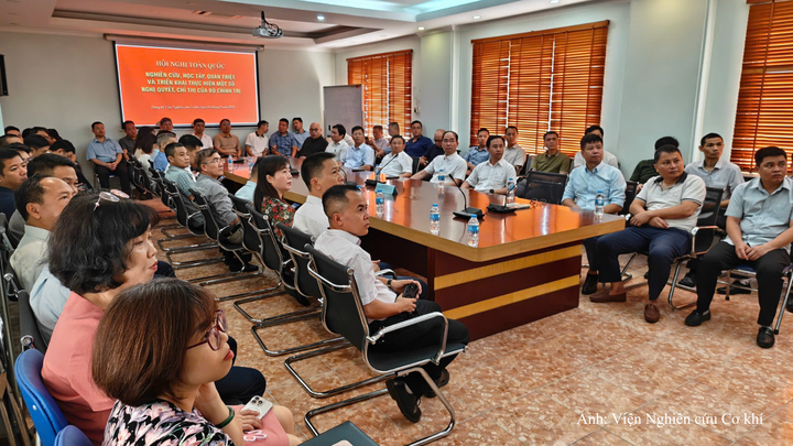 Đảng bộ Viện Nghiên cứu Cơ khí học tập, quán triệt một số Nghị quyết, Chỉ thị của Bộ Chính trị.