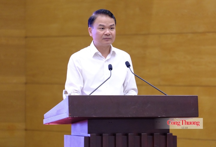 Bộ trưởng, Chủ nhiệm Văn phòng Chính phủ Đặng Xuân Phong - Người phát ngôn của Chính phủ phát biểu tại họp báo. Ảnh: Lê An