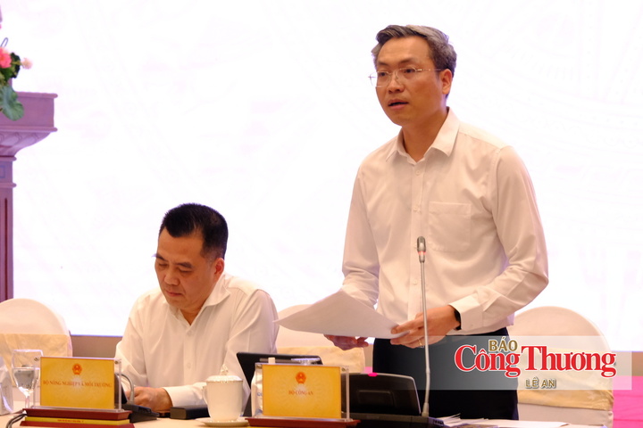 Thiếu tướng Nguyễn Quốc Toản, Chánh Văn phòng, Người phát ngôn Bộ Công an trả lời họp báo. Ảnh: Lê An