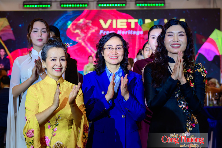Từ trái sang phải: Nghệ sĩ Hải Phượng; Thứ trưởng Bộ Công Thương Phan Thị Thắng; bà Anna Hạnh Lê, Founder BYFAS tham dự chương trình Gala Dinner Viet Nam International Sourcing 2026.