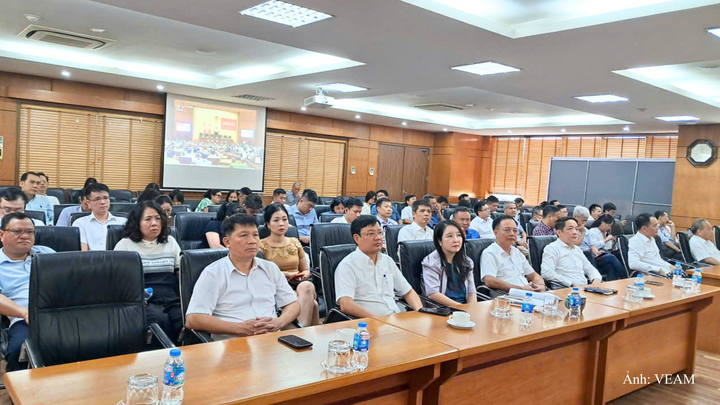 Đảng bộ Tổng công ty máy động lực và máy nông nghiệp Việt Nam (điểm cầu Nhà máy ô tô VEAM Thanh Hóa) học tập, quán triệt một số Nghị quyết, Chỉ thị của Bộ Chính trị.