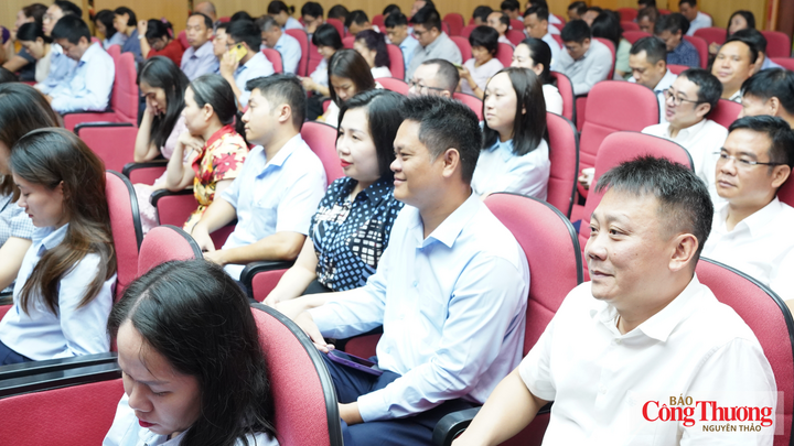 Đảng bộ Bộ Công Thương học tập, quán triệt, triển khai một số Nghị quyết, Chỉ thị của Bộ Chính trị - 7