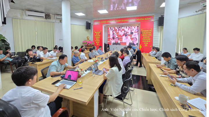 Đảng bộ Viện Nghiên cứu Chiến lược, Chính sách Công Thương học tập, quán triệt một số Nghị quyết, Chỉ thị của Bộ Chính trị.
