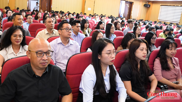 Đảng viên các tổ chức đảng của cơ quan, đơn vị thuộc Bộ Công Thương tham dự hội nghị.