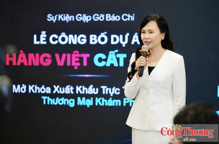 Bà Lê Hoàng Oanh, Cục trưởng Cục Thương mại điện tử và Kinh tế số (Bộ Công Thương) phát biểu tại sự kiện