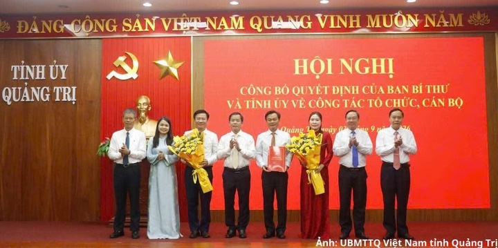 Hội nghị công bố các quyết định của Ban Bí thư và Tỉnh ủy về công tác tổ chức, cán bộ.