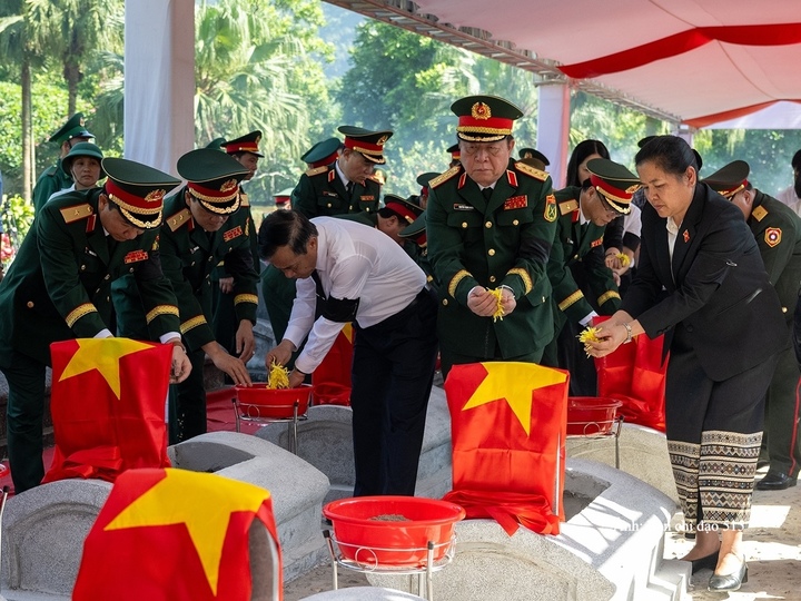 Tháng 5/2026, tại Nghĩa trang Liệt sĩ quốc tế Đồng Tâm (xã Thiết Ống, tỉnh Thanh Hóa), Đại tướng Nguyễn Trọng Nghĩa, Ủy viên Bộ Chính trị, Chủ nhiệm Tổng cục Chính trị Quân đội nhân dân Việt Nam cùng các đại biểu dự Lễ viếng, truy điệu và an táng 19 hài cốt liệt sĩ quân tình nguyện và chuyên gia Việt Nam hy sinh trên nước bạn Lào.