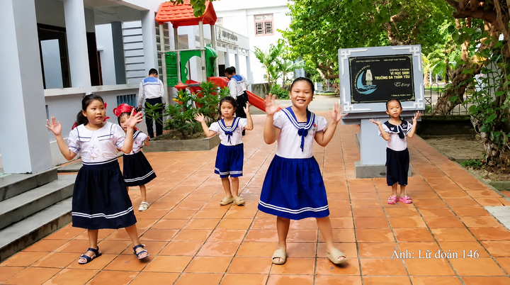 Học sinh tại các trường thuộc Đặc khu Trường Sa tích cực luyện tập các tiết mục văn nghệ phục vụ Lễ khai giảng năm học mới.