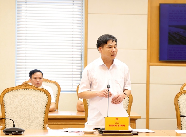 Phó Chủ tịch UBND tỉnh Ninh Bình Nguyễn Anh Chức cho rằng việc xử lý ô nhiễm sông Nhuệ - Đáy cần một phương án tổng thể trên toàn hệ thống - Ảnh: chinhphu.vn/Gia Huy