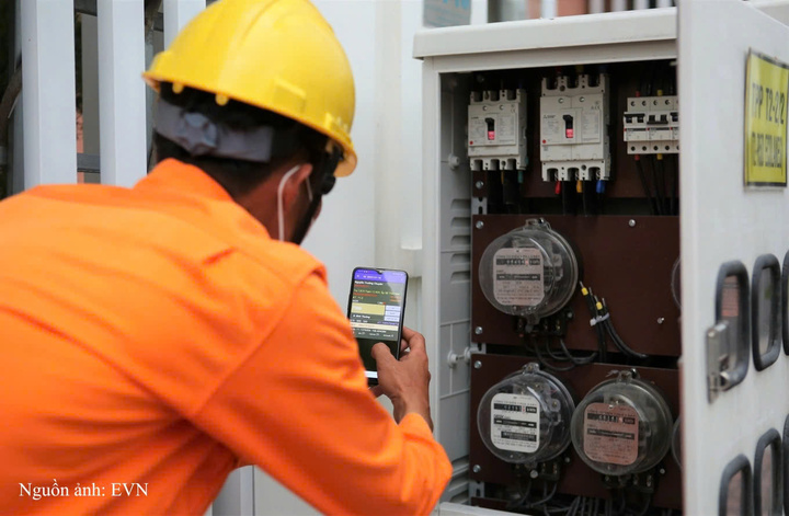 Công tác vận hành, kiểm tra hệ thống điện tại cơ sở - một trong những nội dung được các đại biểu quan tâm khi góp ý cơ chế mua bán điện trực tiếp.