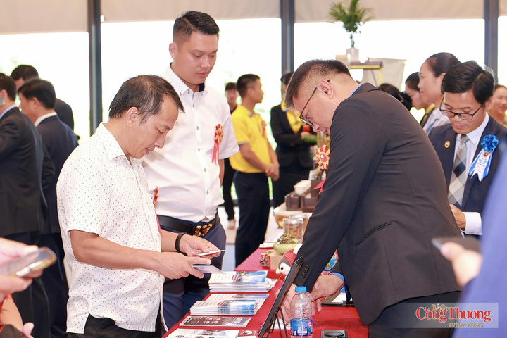 Các phiên kết nối giao thương trực tiếp giữa doanh nghiệp (Business Matching) diễn ra trong khuôn khổ Diễn đàn.