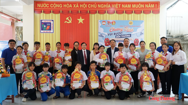 Nhiều tỷ đồng với hàng nghìn suất quà đã được huy động, trao tận tay các em học sinh nghèo vượt khó, hiếu học trên địa bàn TP. Đà Nẵng.