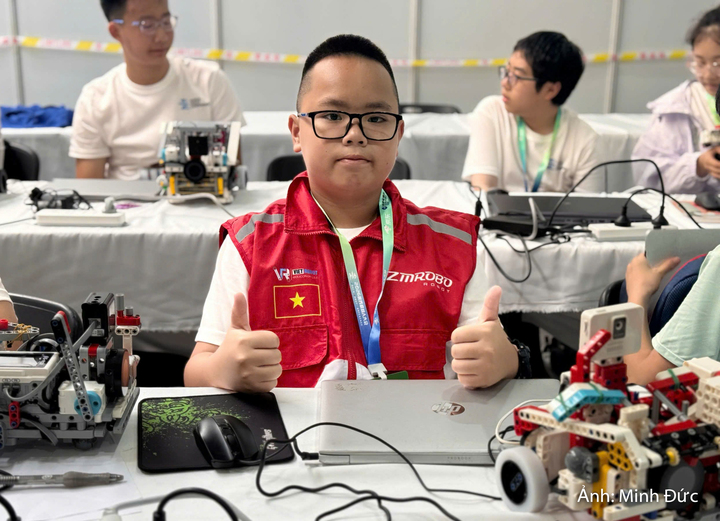 Để giành Huy chương vàng tại WRCF 2026, Thế Vinh đã không ngừng nỗ lực, cố gắng rèn luyện, lập trình, thử nghiệm và tối ưu robot.