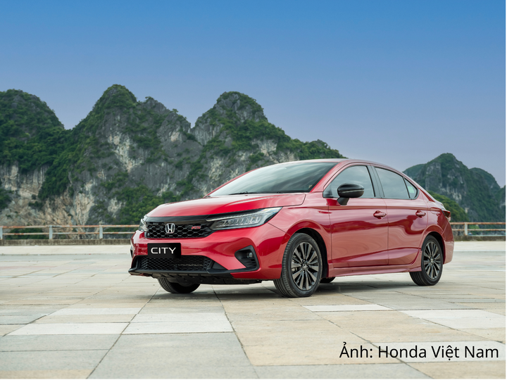 Khách hàng mua Honda City trong tháng 9/2026 được tặng 100% lệ phí trước bạ và ưu đãi lãi suất cố định 0% trong 12 tháng đầu tiên.
