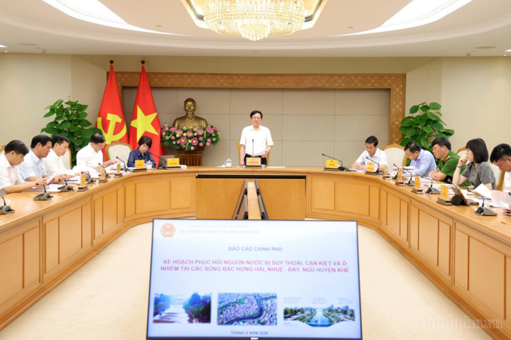 Phó Thủ tướng Hồ Quốc Dũng chủ trì cuộc họp về kế hoạch phục hồi các nguồn nước bị suy thoái, cạn kiệt và ô nhiễm các sông Bắc Hưng Hải, Nhuệ - Đáy, Ngũ Huyện Khê - Ảnh: chinhphu.vn/Gia Huy
