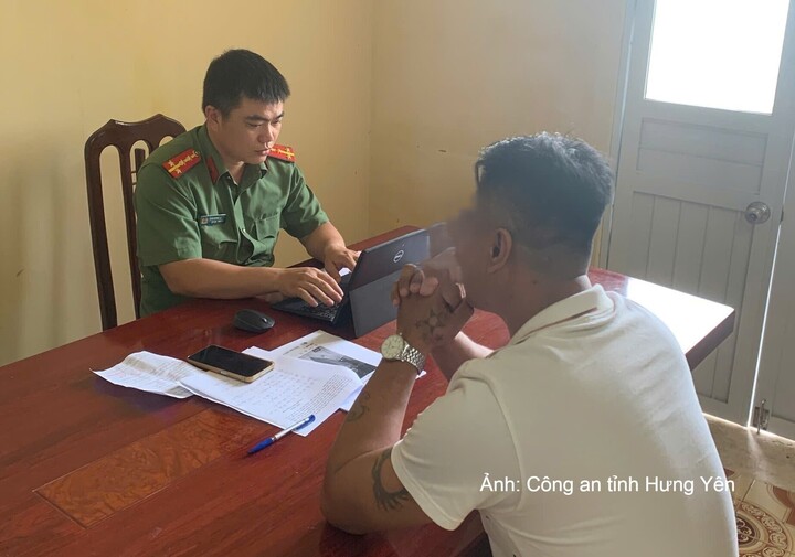 Phòng an ninh chính trị nội bộ, Công an tỉnh Hưng Yên làm việc với người chia sẻ bài viết sai sự thật, xuyên tạc, xúc phạm uy tín của Lãnh đạo Đảng, Nhà nước trên mạng xã hội.