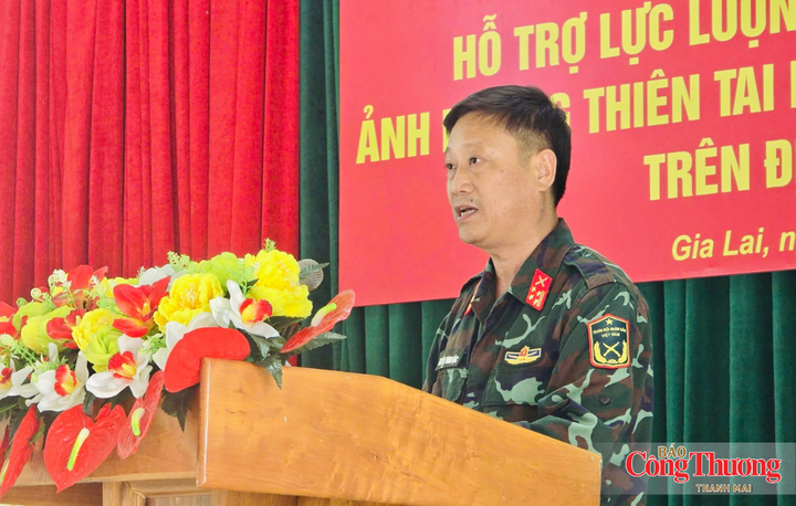 Đại tá Nguyễn Đình Lộc, Chính ủy Ban Chỉ huy Phòng thủ khu vực 5 phát biểu.