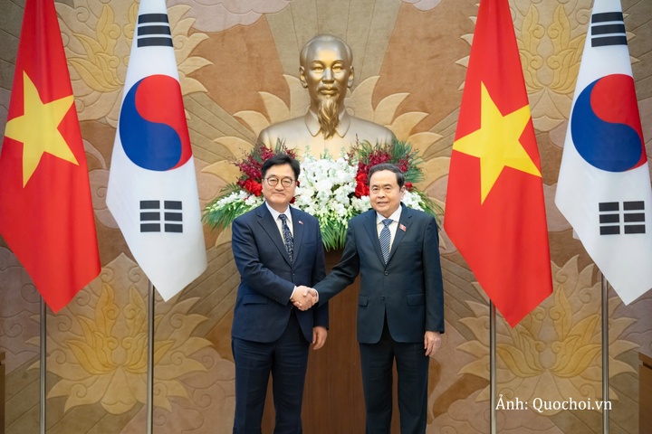 Chủ tịch Quốc hội Trần Thanh Mẫn và Chủ tịch Quốc hội Hàn Quốc Woo Won Shik tháng 11/2025. Ảnh: Vũ Hiếu