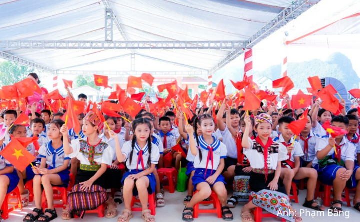 Khoảng 900 nghìn học sinh trên toàn tỉnh háo hức tham dự lễ khai giảng